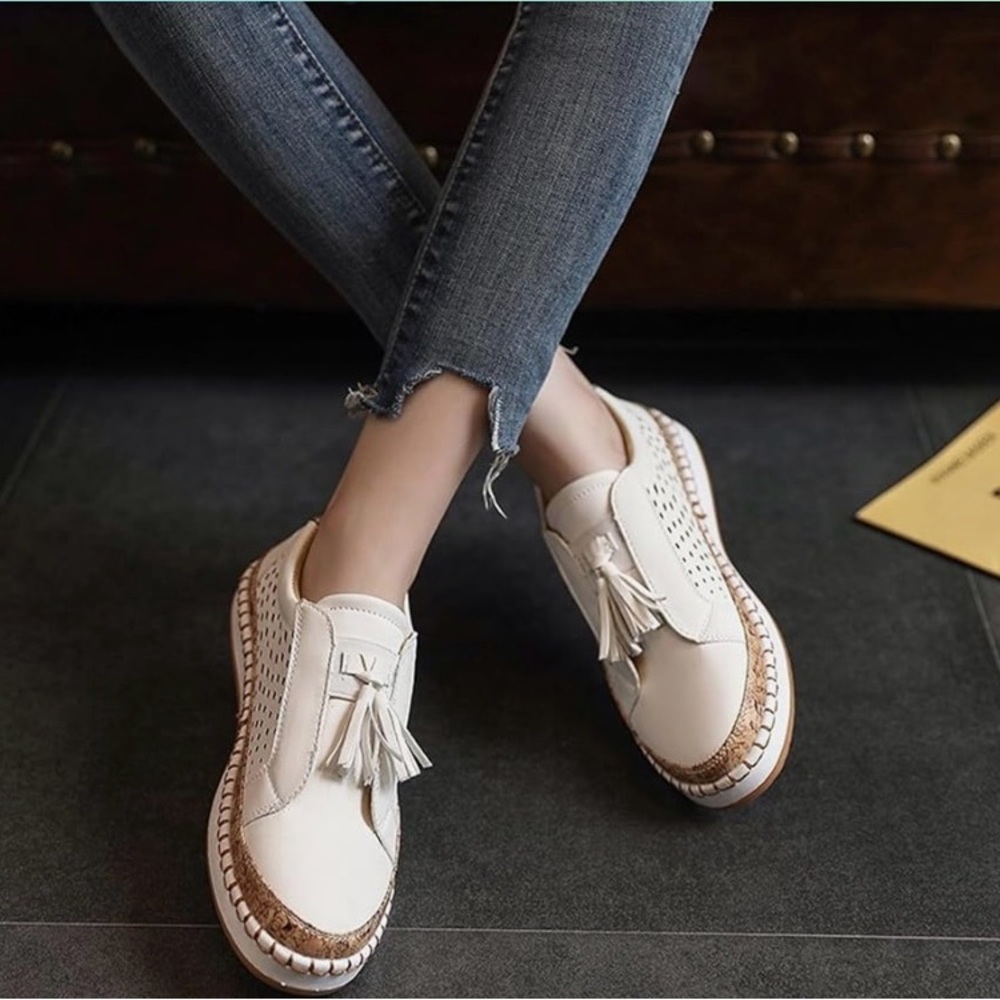 Grishay Women's Ultra-Comfy White loafer‎ with tassel